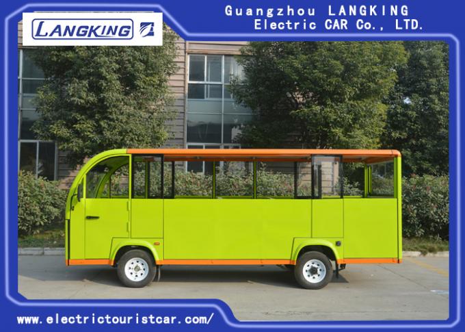 Automobile turistica elettrica verde con bus facente un giro turistico a porta chiusa/elettrico dei semi 0
