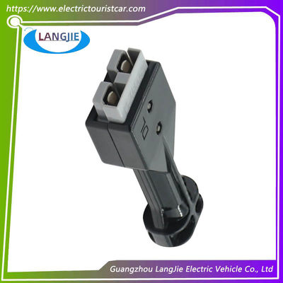 Un buon prezzo. Accessoio elettrico per carrelli da golf EZGO TXT con presa di caricabatterie in linea