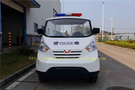 La pattuglia della polizia elettrica del multi passeggero di colore 4 per crociera di sicurezza si accende con prudenza