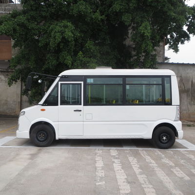 Piccola auto-navetta elettrica a benzina per la pattuglia di pubblica sicurezza