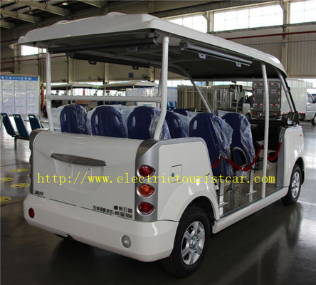 Automobile turistica elettrica rifornita benzina, giro del veicolo di impianto elettrico comodo